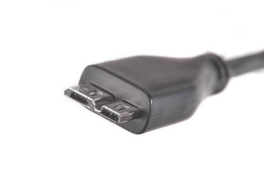 Beyaz arkaplanda USB kablosu 3.0 izole edildi. Kapat..