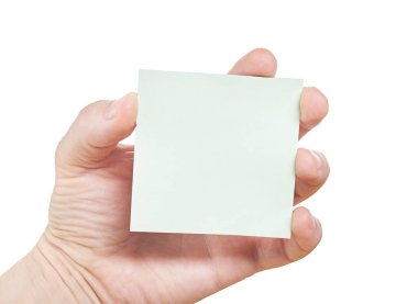 Beyaz arka planda izole edilmiş bir ofis kartı tutuyor. Kapat.