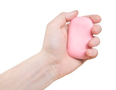 Elle tutulan kremalı sabun parçası. Beyaz arkaplanda izole.