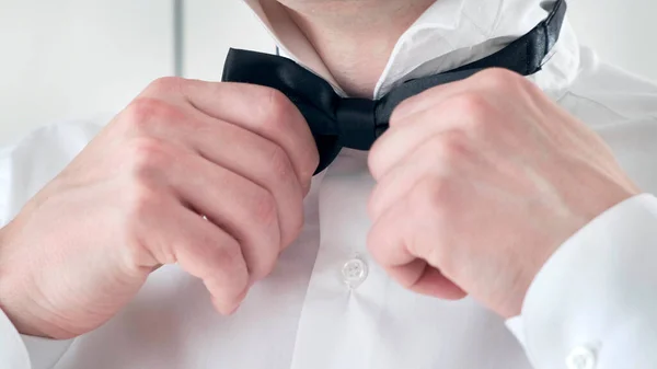 The man wears In white shirt a black butterfly — Stock Photo, Image