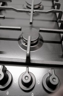 Mutfaktaki gaz sobasını kapat. Siyah