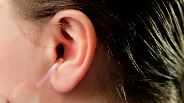 Close up of man using stick of cotton swab for ears cleaning. Close up. — Stockfoto