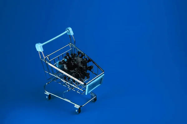 Coronavirus in a shopping cart. Propagation concept COVID-19. Copy space — Stock Photo, Image