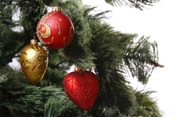 Giocattoli di Natale e albero di Natale — Foto Stock