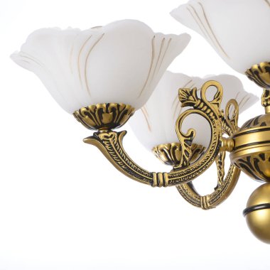 Beyaz arkaplanda izole edilmiş avize