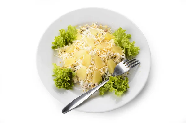 Салат з овочами, сиром і ананасом — стокове фото