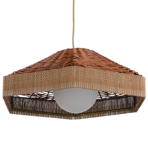 люстра изолирована на белом фоне