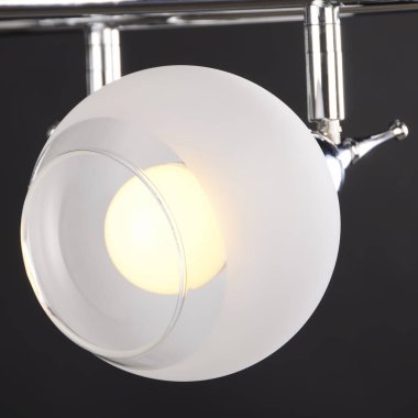 Beyaz arkaplanda izole edilmiş avize