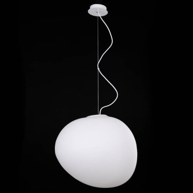 Beyaz arkaplanda izole edilmiş avize