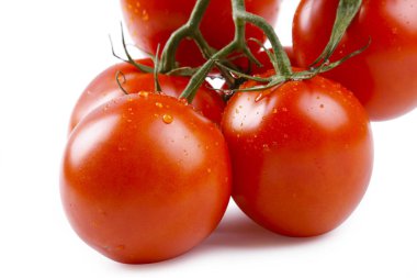 Beyaz arka plan üzerinde izole tomanoes
