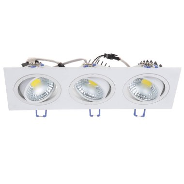 Beyaz arka plan üzerinde izole led lamba (spot)