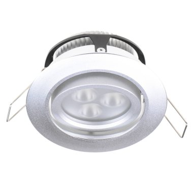 LED lambası beyaz arkaplanda izole edildi