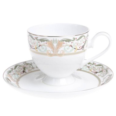 Beyaz arkaplanda izole edilmiş çay fincanı