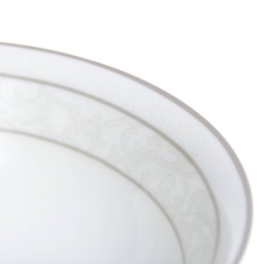 Beyaz arka plan üzerinde izole salata için kase