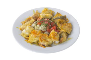 kızarmış et ve sebze beyaz arka plan üzerinde izole