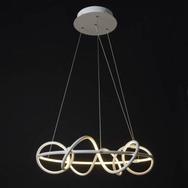 Beyaz arkaplanda izole edilmiş avize