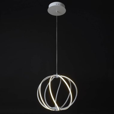 Beyaz arkaplanda izole edilmiş avize