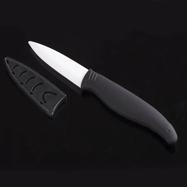 Cuchillo cerámico aislado — Foto de Stock