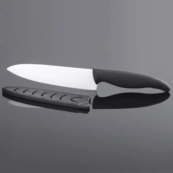 Couteau en céramique isolé — Photo