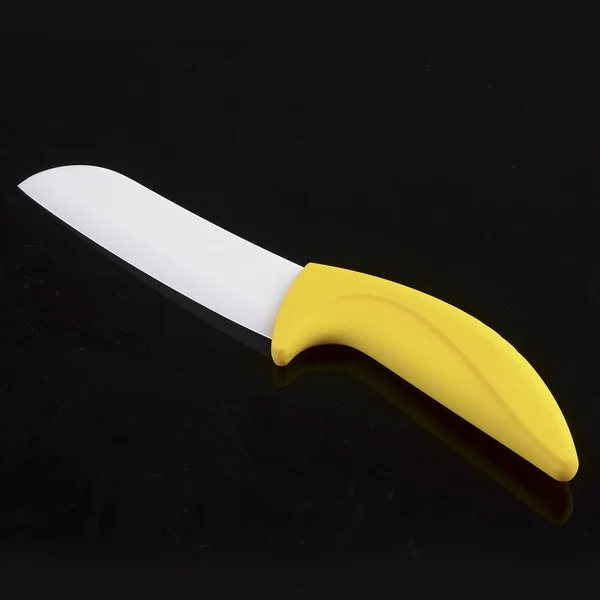 Cuchillo cerámico aislado — Foto de Stock