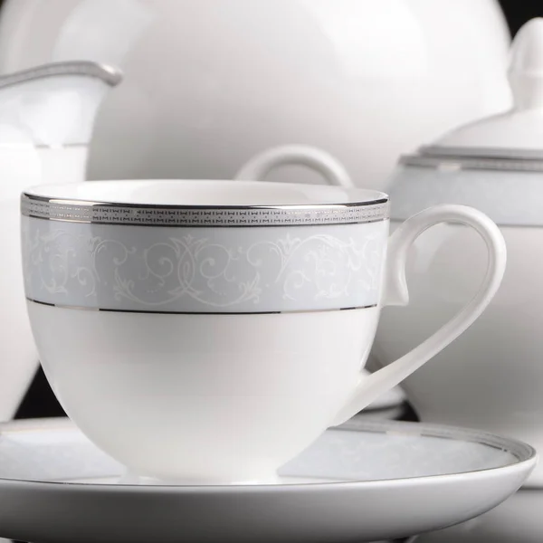 Набір чаю порожній ізольований на чорному тлі — стокове фото