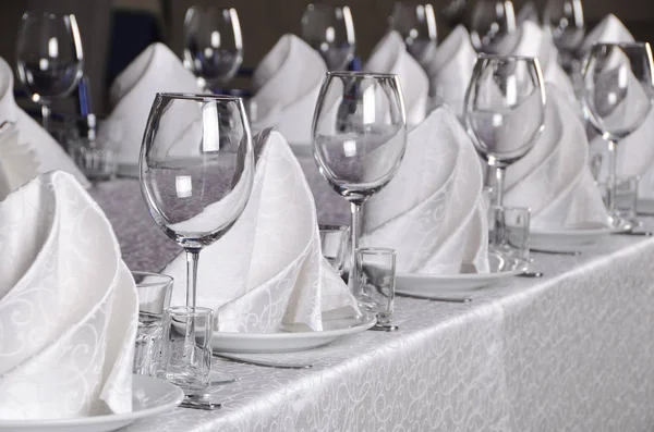 Table setting in restaurant — Stock Photo, Image