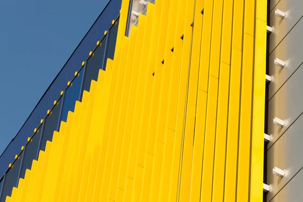 Geometriska Färgelement Byggnaden Fasad Med Plan Linjer Hörn Med Höjdpunkter — Stockfoto