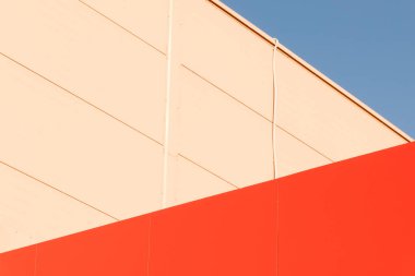Geometrik renkli bina cephesi elementleri, beyaz, mavi, gri renklerin soyut arkaplan ve dokusu için ışık fişeği ve yansıması olan uçaklar, çizgiler ve köşeler. Metin için yer