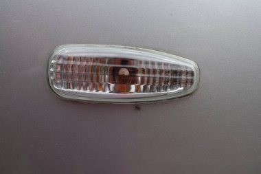 Arabanın sinyal lambası.