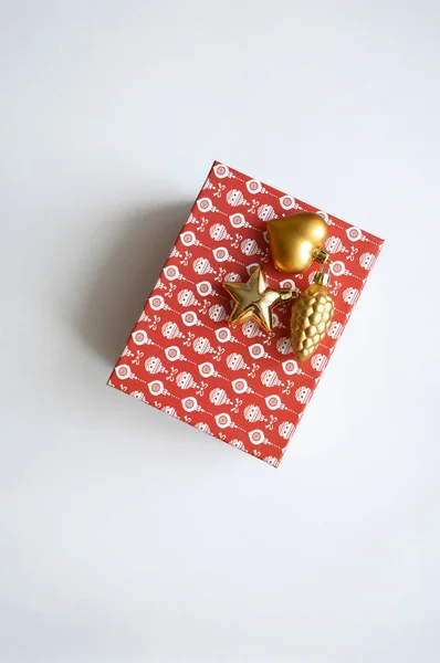 Hermosa Caja Roja Para Año Nuevo Regalo Navidad Regalo Una —  Fotos de Stock