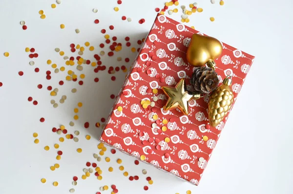 Όμορφο Κόκκινο Κουτί Για Νέο Έτος Και Χριστουγεννιάτικο Δώρο Δώρο — Φωτογραφία Αρχείου