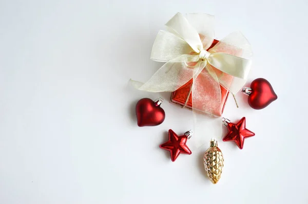 Red Gift Box Bow Satin Ribbon Christmas Decorations Decor Celebration — Stock Photo, Image