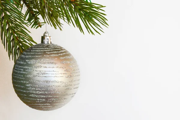 Decor Voor Een Gelukkig Kerstfeest Nieuwjaar Zilveren Kleur Kerstballon Witte — Stockfoto