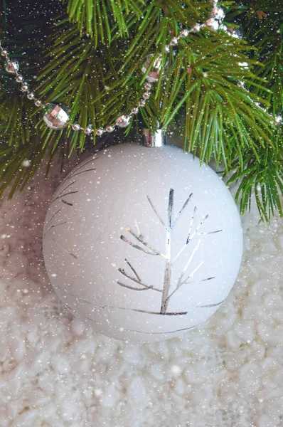 Decoración Para Una Feliz Navidad Año Nuevo Color Plata Bolas —  Fotos de Stock