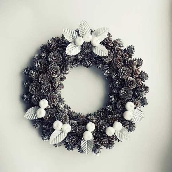 Uma Coroa Cones Decoração Para Natal Ano Novo Bela Decoração — Fotografia de Stock