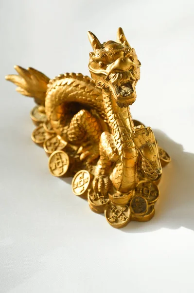 Zlatý Drak Figurka Mýtického Zvířete — Stock fotografie