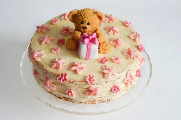 Ciasto Śmietankowymi Kwiatami Niedźwiedziem Produkty Piekarnicze Wyroby Cukiernicze — Zdjęcie stockowe