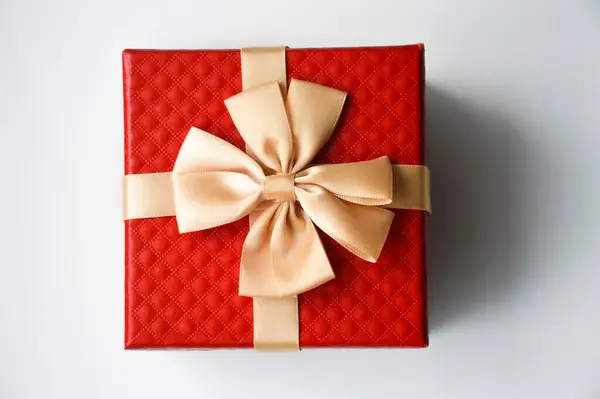 Κόκκινο Κουτί Μεγάλο Φιόγκο Συσκευασία Για Ένα Δώρο — Φωτογραφία Αρχείου