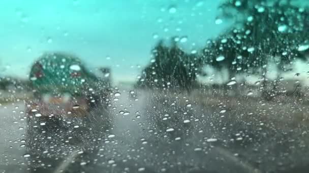 Bewegen Transport Bei Regen Durch Fenster — Stockvideo