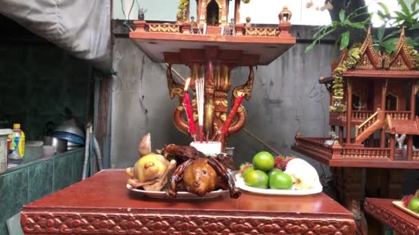 Asiatischer Altar Mit Festlichem Essen — Stockvideo