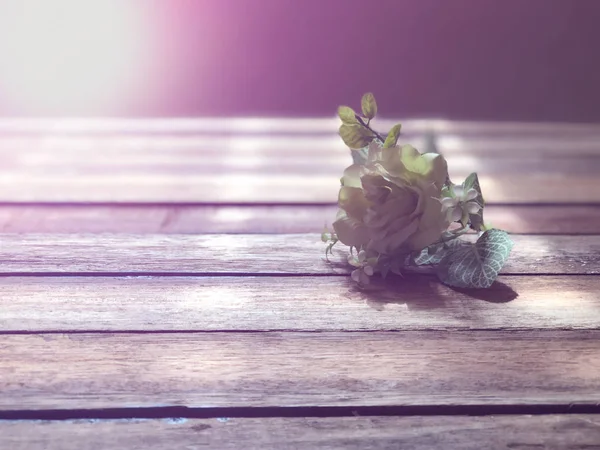 Taze Gül Çiçeği Alyans Yakın Plan Mücevher Konsepti — Stok fotoğraf