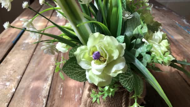 Liebe Und Valentinstag Konzept Mit Schönen Rosen Straußblumen Auf Alten — Stockvideo