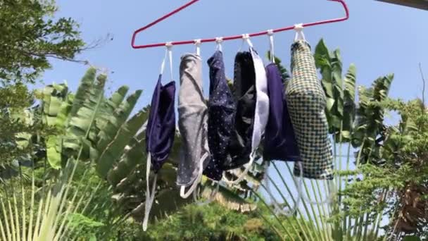 Katoen Doek Masker Opknoping Outdoor Het Gebruikte Wassen Natuurlijke Verblinding — Stockvideo