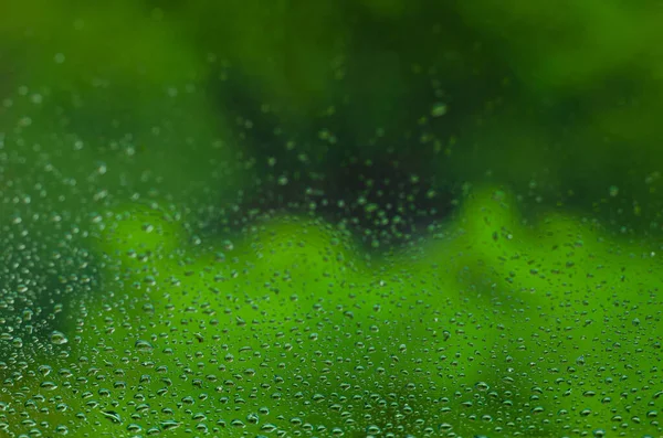 Desfocado Foco Gota Chuva Janela Vidro Com Fundo Cor Verde — Fotografia de Stock