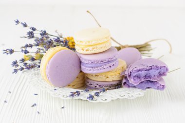 Macaroons ile ve lavanta buket
