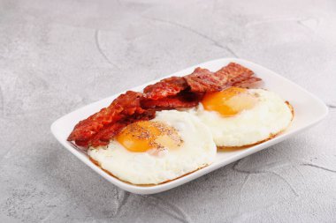 Pastırmalı sahanda yumurta.