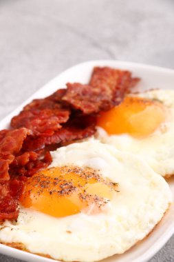 Pastırmalı sahanda yumurta.