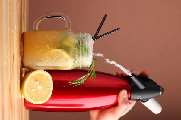 Male Bartender Make Citrus Cocktail Non Alcoholic Summer Drinks Citrus — Stock Photo, Image