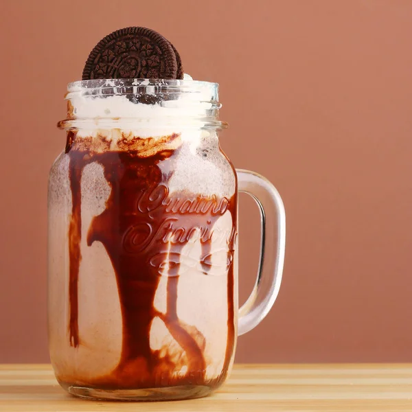 Kekse Milchshake Mit Schokolade Auf Holztisch Mit Kopierraum Oreo Dessert — Stockfoto