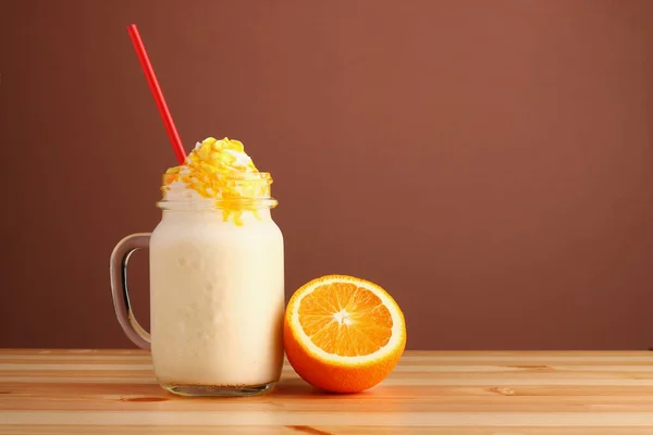 portakal suyu sarı renkli meyve suyu muzlu milkshake karışımı sağlıklı yüksek protein tadı